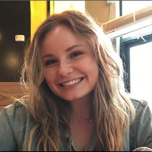 Meet your Posher, Abbey